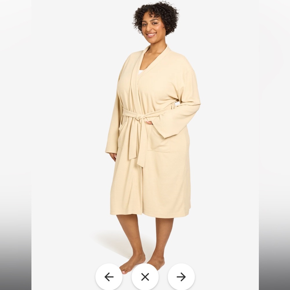 Line & Dot Waffle Knit Robe - Picture 3 of 8